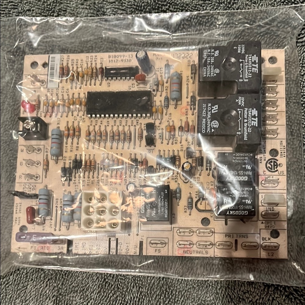 Goodman B18099-13 Janitrol Furnace Control Circuit Board